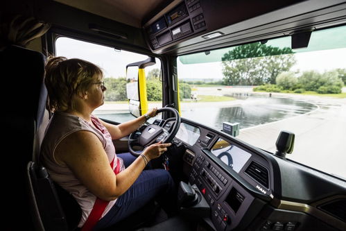 女司机专属 车名改成WOMAN 曼恩开启女性职业卡车司机驾驶培训专场活动